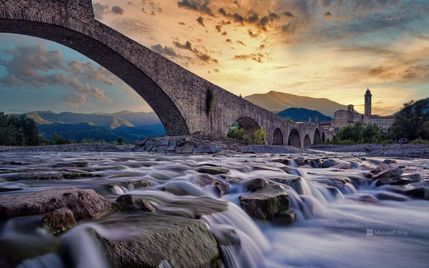 Ponte Vecchio bridge, Bobbio, Italy