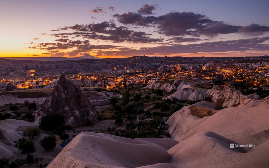 Hot air balloons over Göreme Historical National Park in Cappadocia, Türkiye