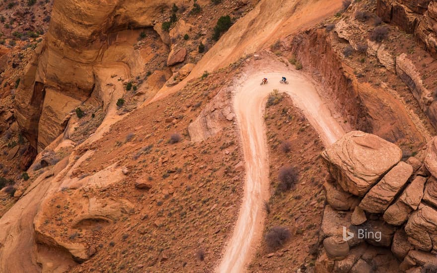 Mountain bikers on White Rim Road in Canyonlands National Park, Utah